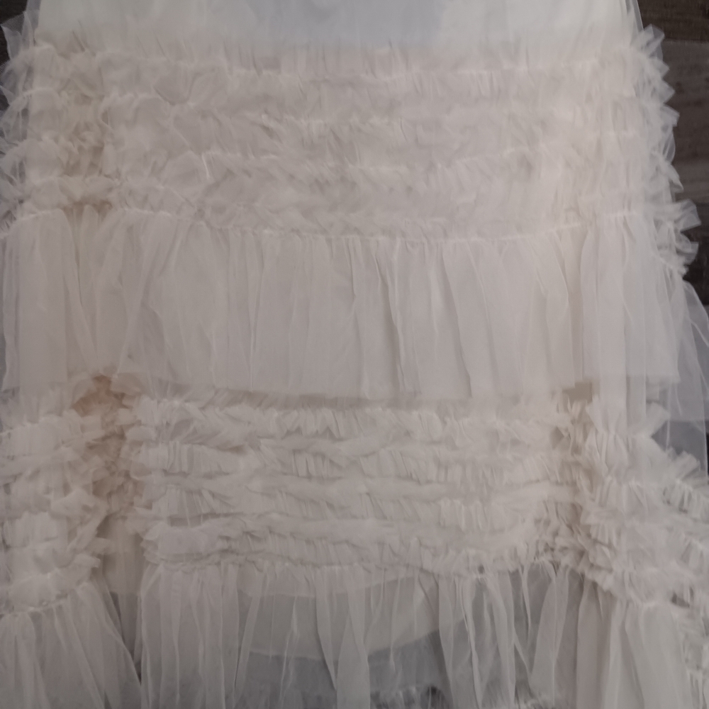 Elegant White Hi Low Layered Mesh Skirt - Picture 2 of 7